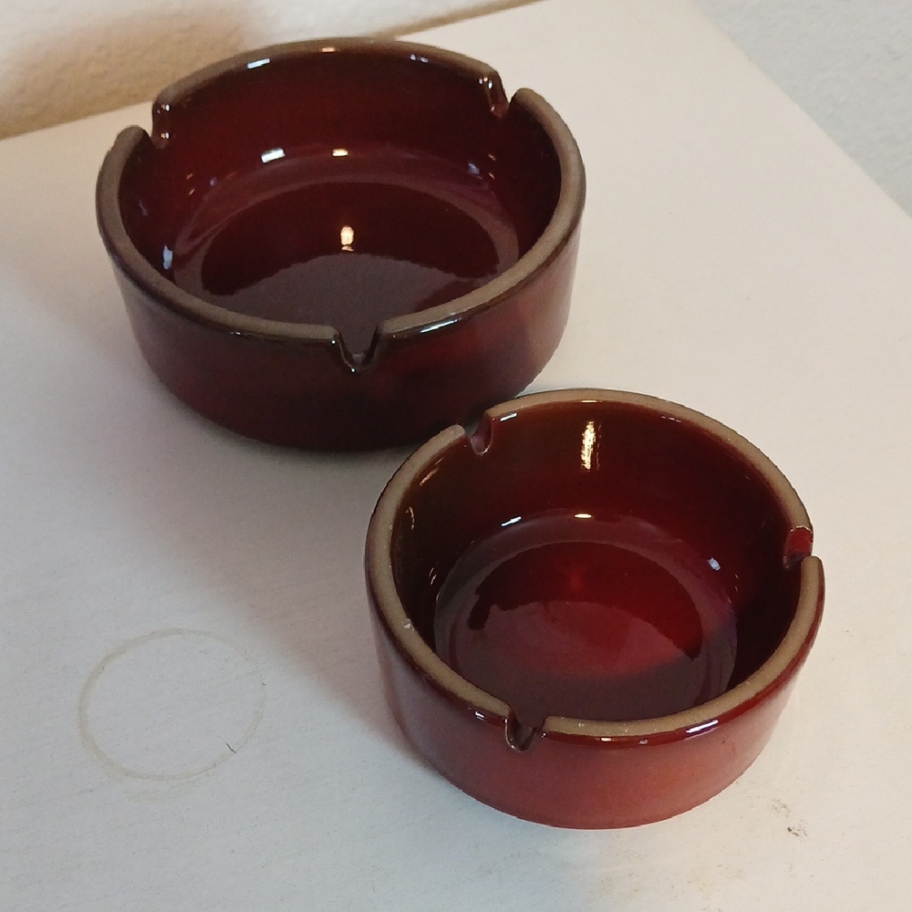 Elegant Red Ceramic‎ Ashtray Set Vintage